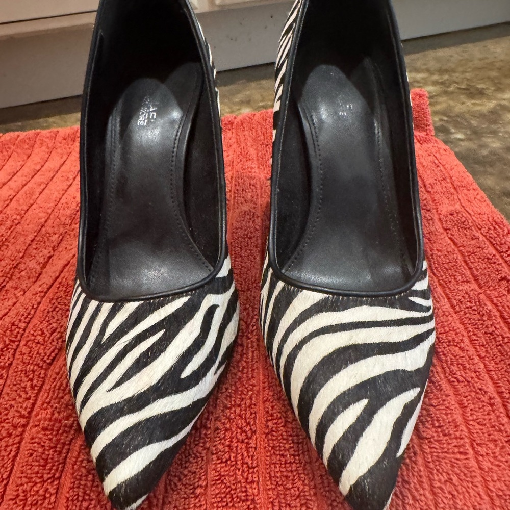 Michael Kors Black and White Zebra Heels Size 7 Worn Once Excellent Condition - Picture 2 of 7